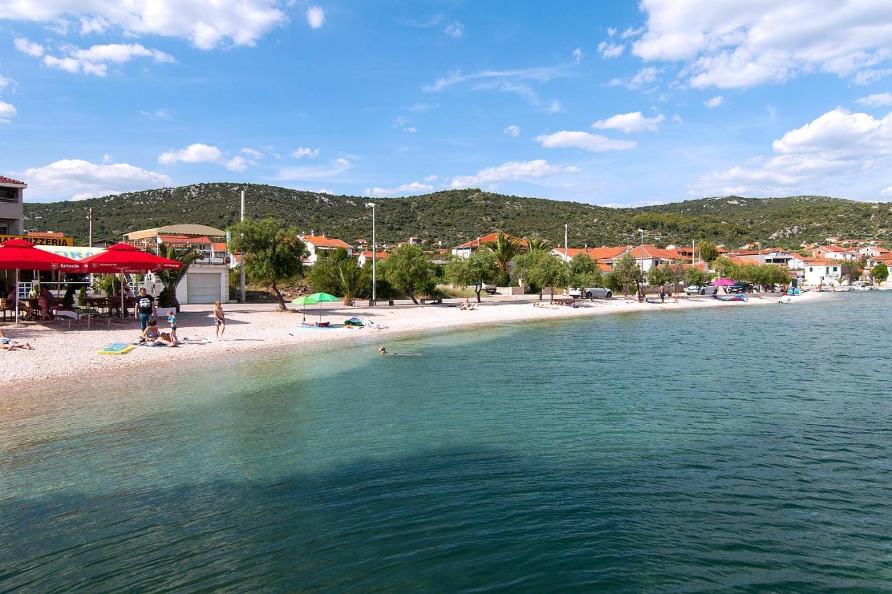 Apartments By The Sea Vinisce, Trogir - 5229 外观 照片