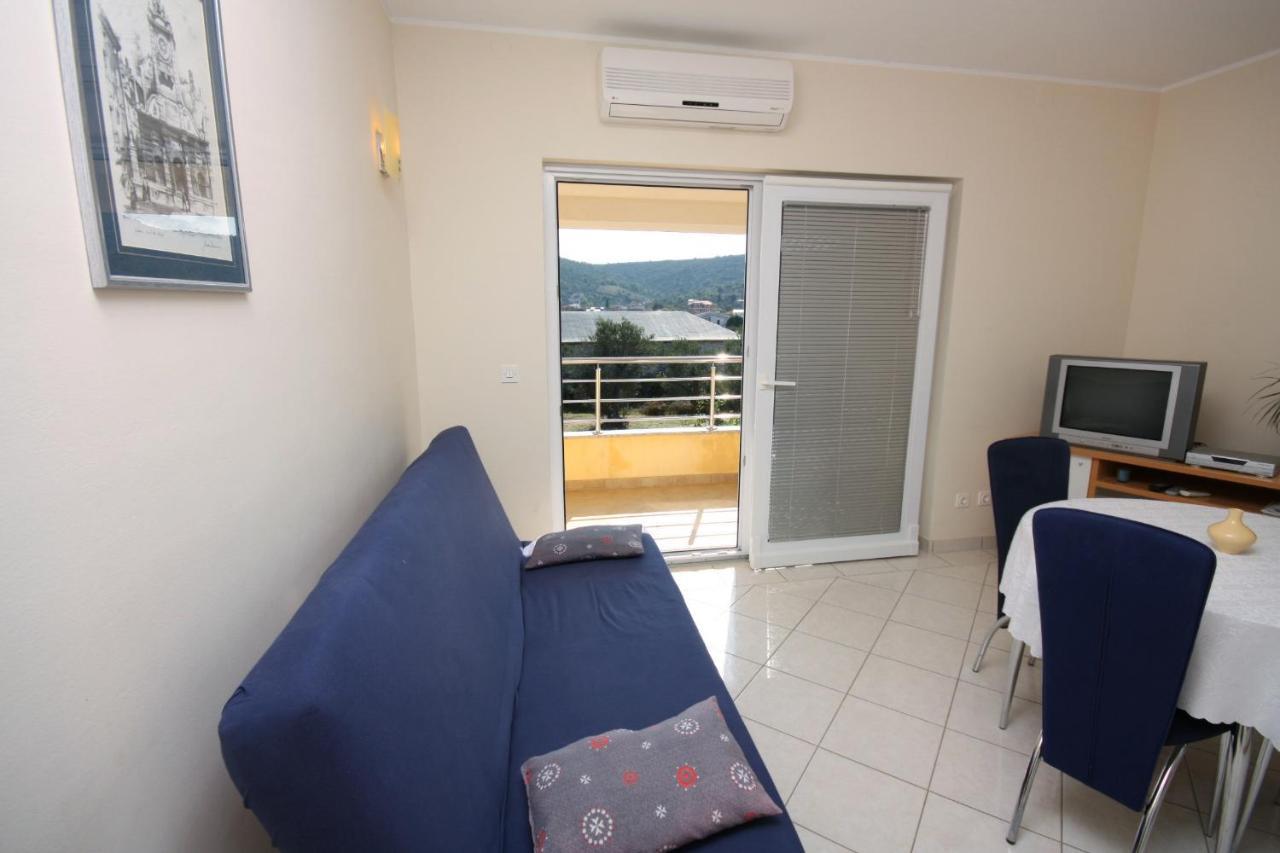 Apartments By The Sea Vinisce, Trogir - 5229 外观 照片