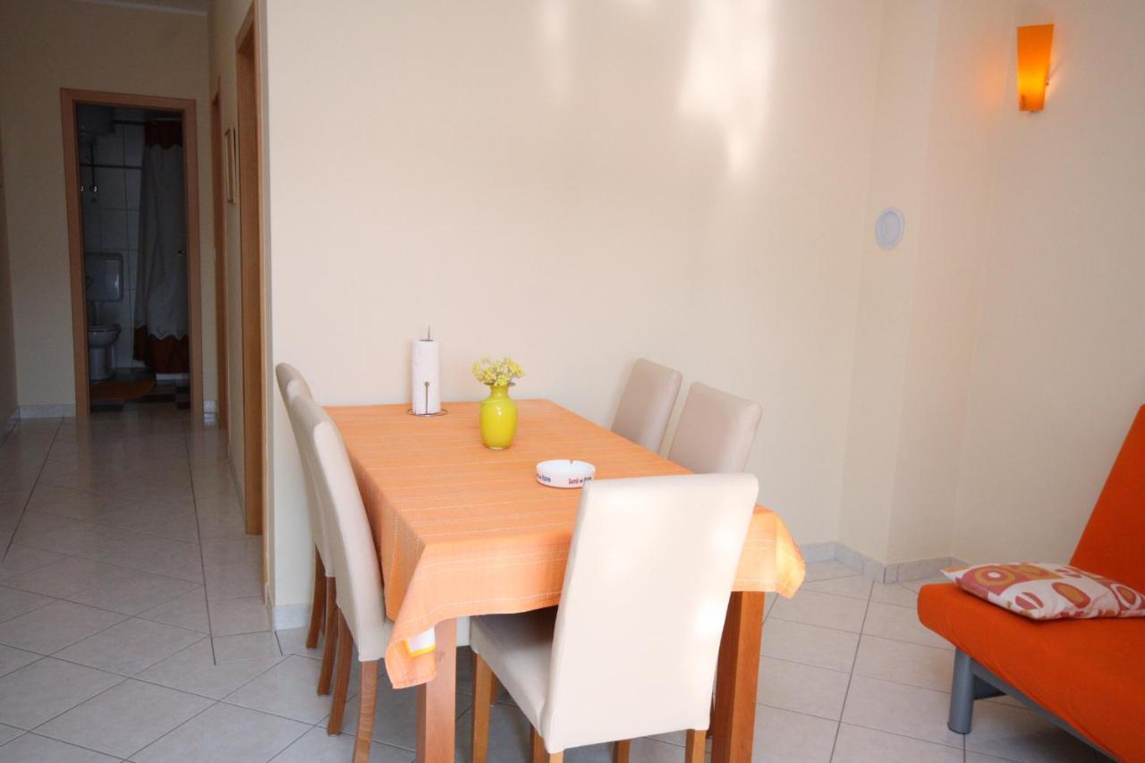 Apartments By The Sea Vinisce, Trogir - 5229 外观 照片
