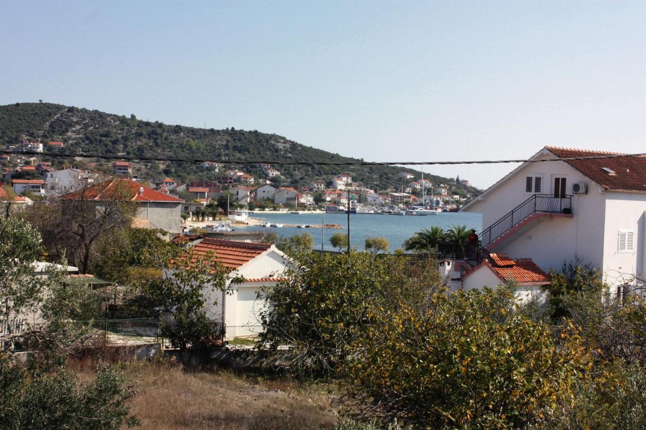 Apartments By The Sea Vinisce, Trogir - 5229 外观 照片