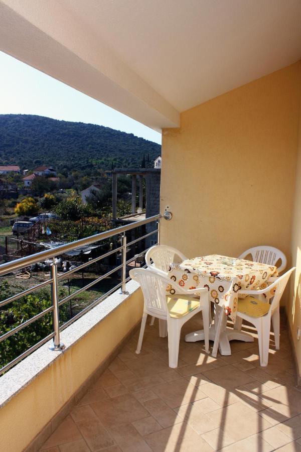 Apartments By The Sea Vinisce, Trogir - 5229 外观 照片