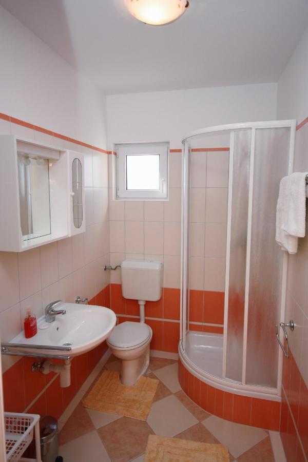 Apartments By The Sea Vinisce, Trogir - 5229 外观 照片