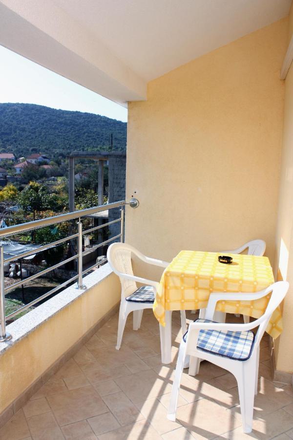 Apartments By The Sea Vinisce, Trogir - 5229 外观 照片