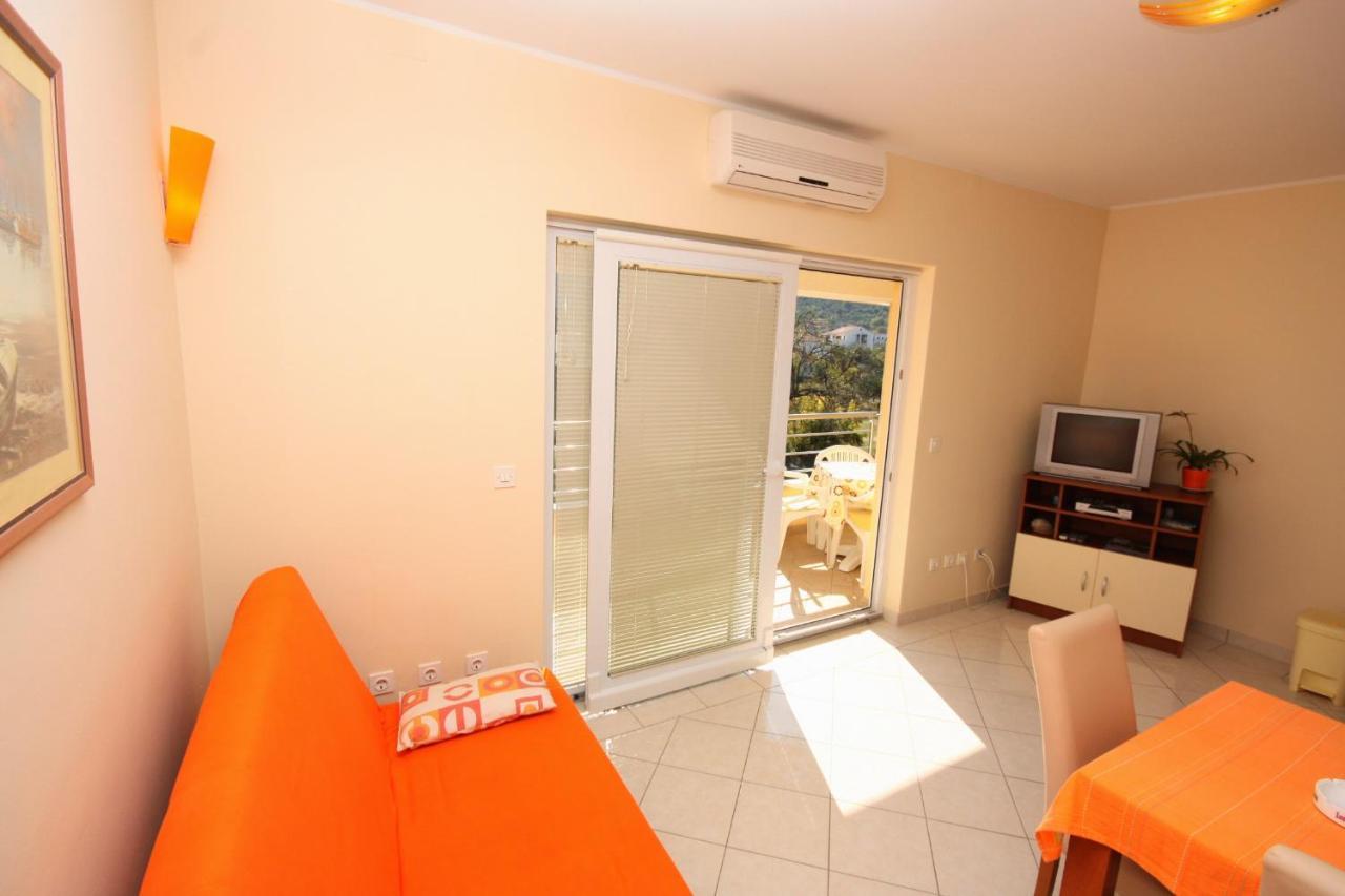 Apartments By The Sea Vinisce, Trogir - 5229 外观 照片